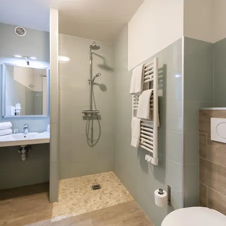 & Astor Hotel 3*